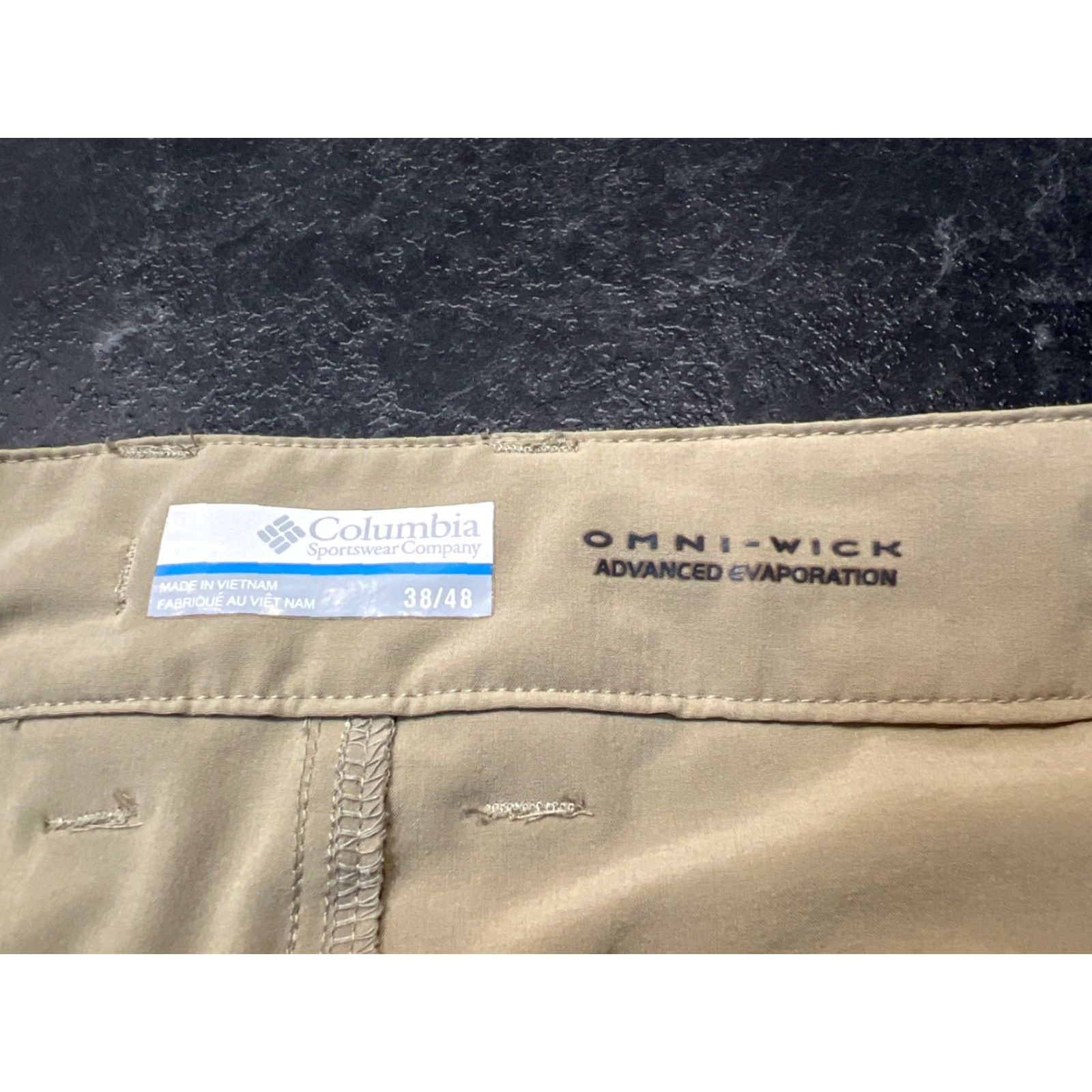 Vintage Columbia Mens Shorts Beige 38 Polyester Blend Chino Casual Outdoor Breathable Zip Pocket 8in Inseam Regular Waist 38 Logo Size US 38 / EU 54 - 4 Thumbnail
