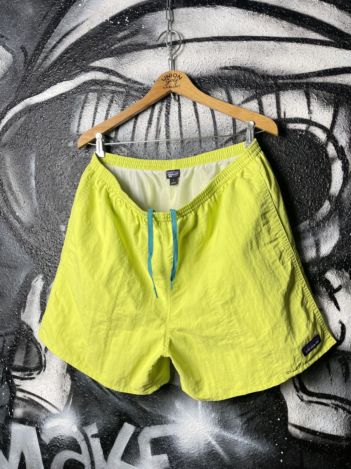 Patagonia Patagonia Phosphorus Green Baggies Shorts Men’s Size L Size US 34 / EU 50 - 1 Thumbnail