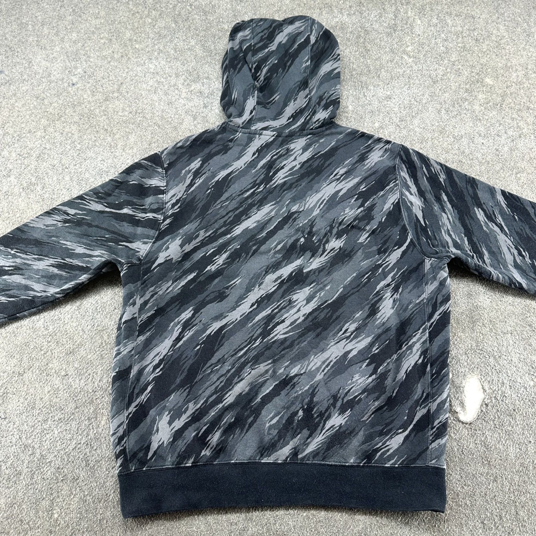 Nike Nike Hoodie Pullover Sweatshirt Mens M Black Grey Camo Swoosh Cotton Fleece Club Logo Pockets Sweatshirt Size US M / EU 48-50 / 2 - 6 Thumbnail