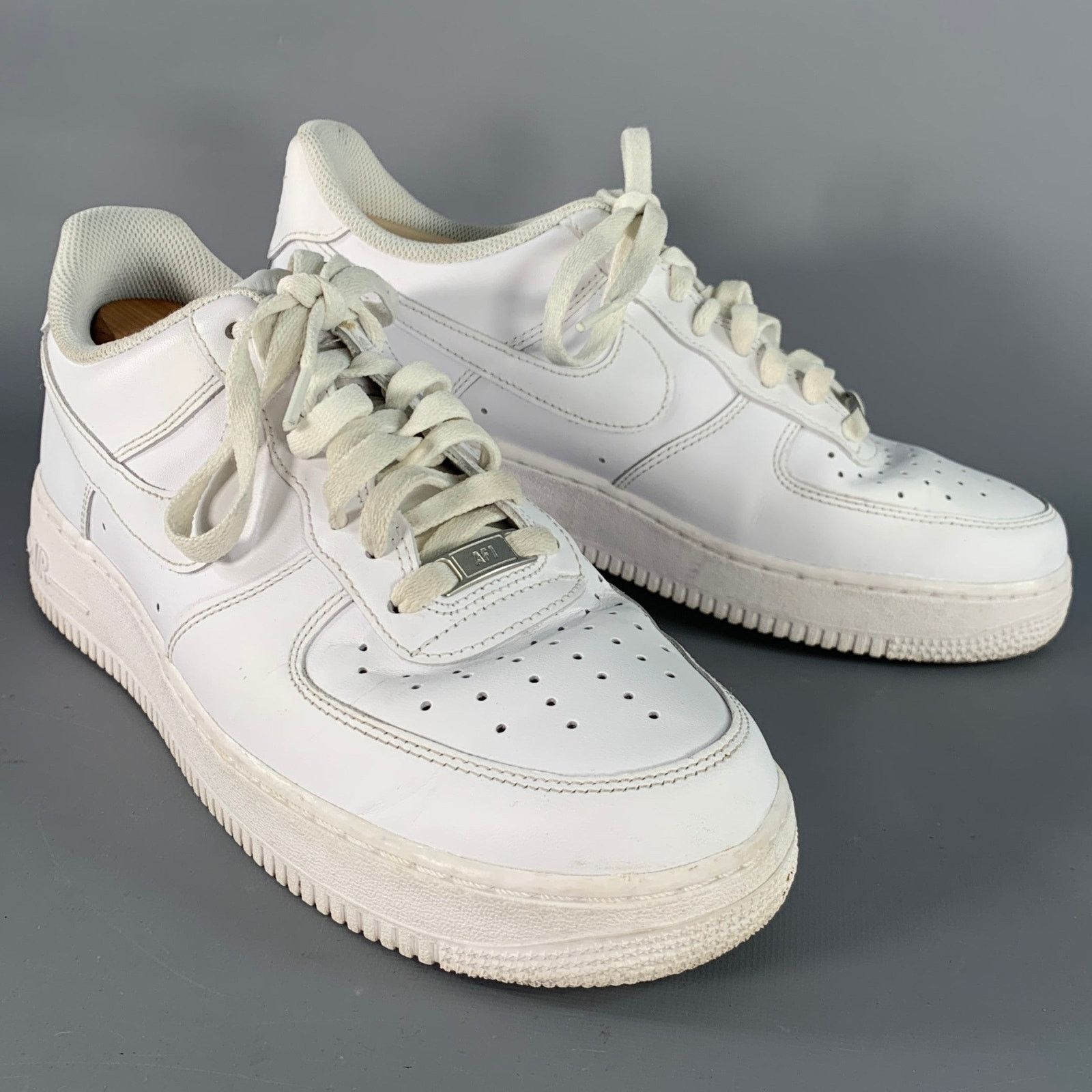 Nike NIKE Size 10 White Leather Rubber Sole Platform Sneakers Size US 10 / EU 43 - 1 Thumbnail