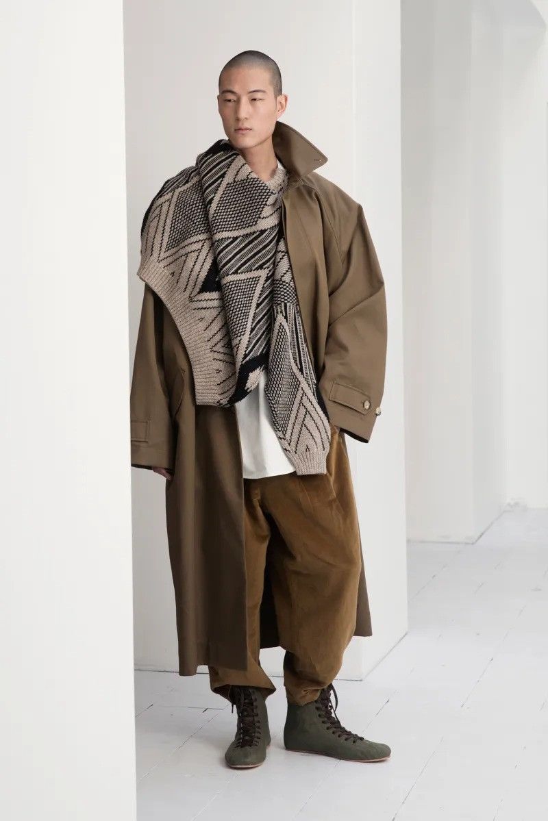 Hed Mayner AW2017 open back shirt