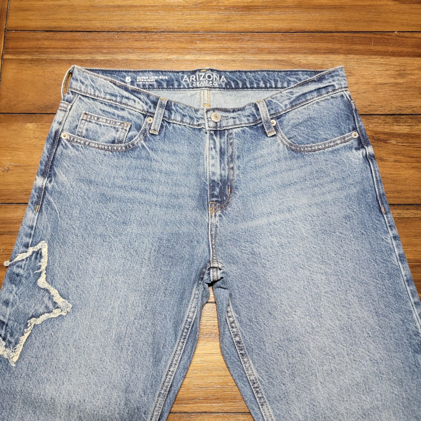 Arizona Jean Co. Arizona Jean Co Super Low-Rise Straight Jeans w/ Stars - 6 Size 28" / US 6 / IT 42 - 2 Thumbnail