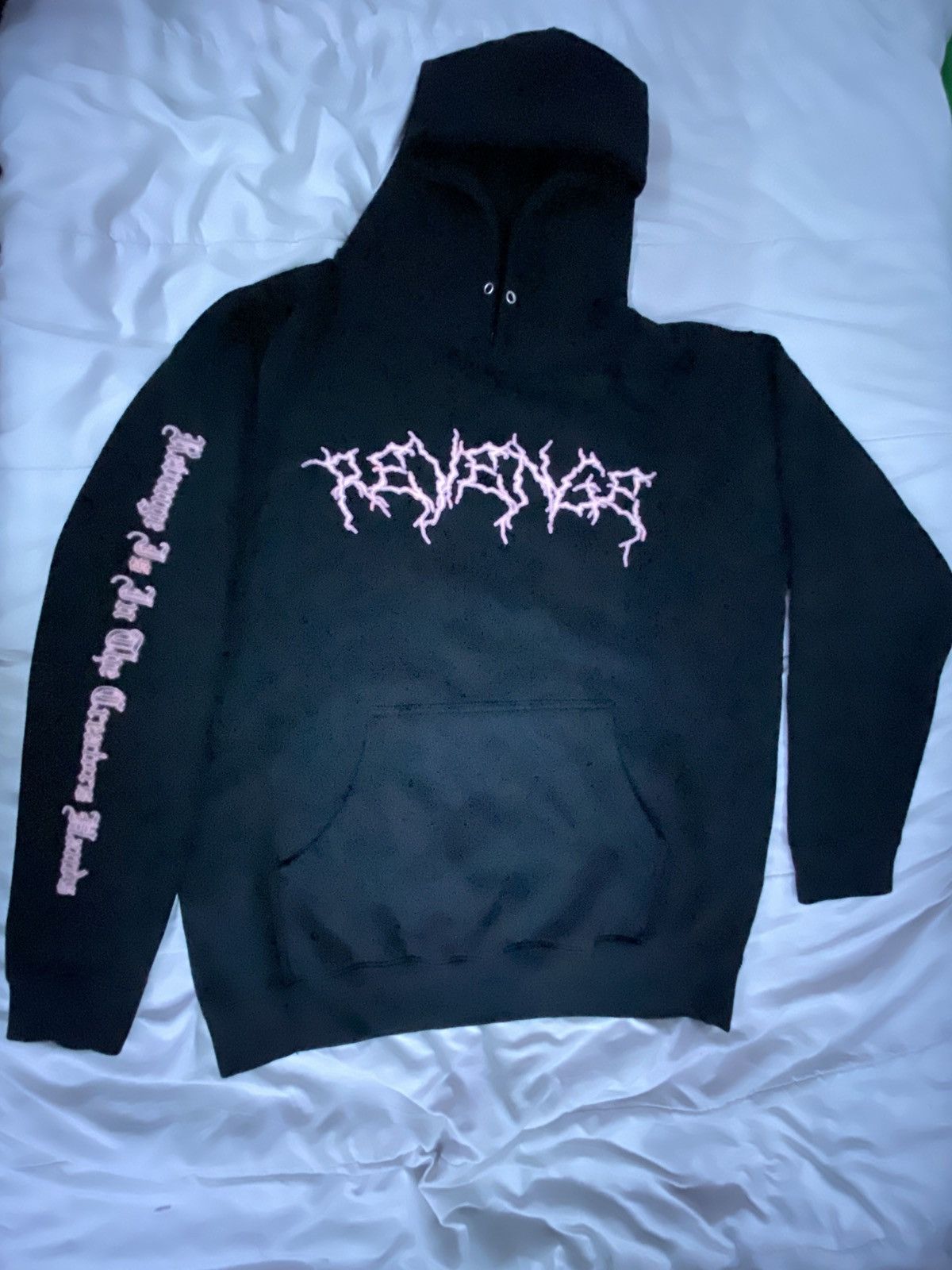 【M】revenge gallery グラフィック ライトニング パーカー M】revenge gallery グラフィック ライトニング パーカー - メルカリ