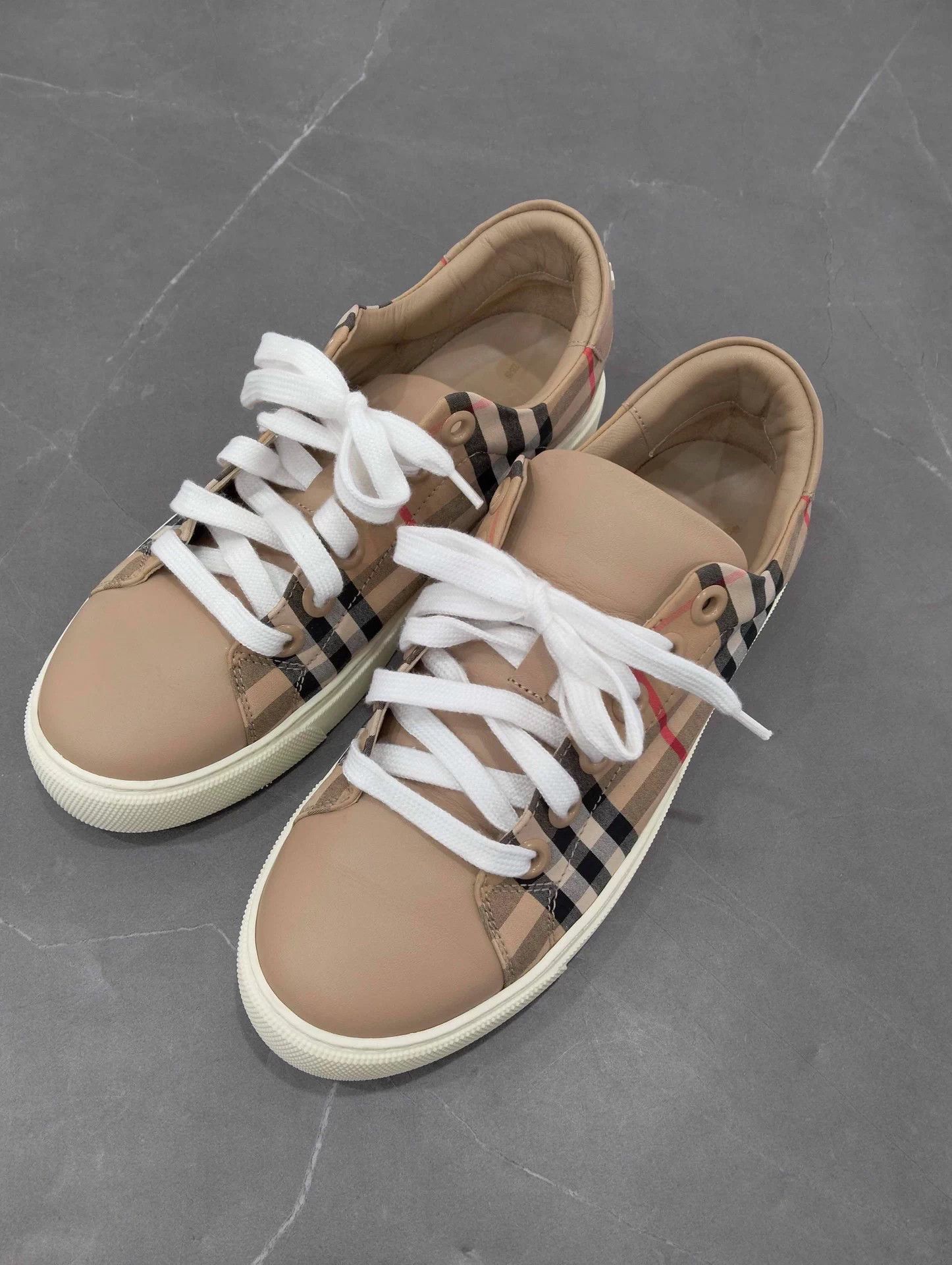 Burberry Burberry Check Sneakers women's 36.5 95 New Size US 5.5 / IT 35.5 - 1 Thumbnail