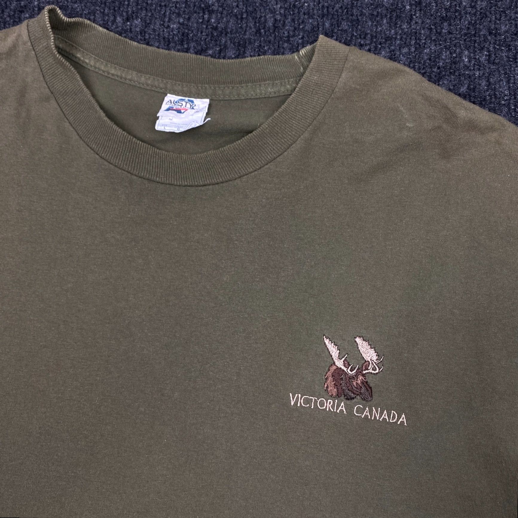 Vintage VINTAGE Victoria Alaska Embroidered Moose T Shirt Alstyle L Green Size US L / EU 52-54 / 3 - 2 Thumbnail