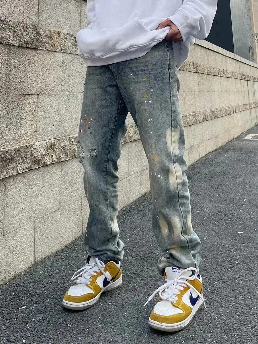 Japanese Brand Speckled light colored straight leg jeans Size US 32 / EU 48 - 1 Thumbnail