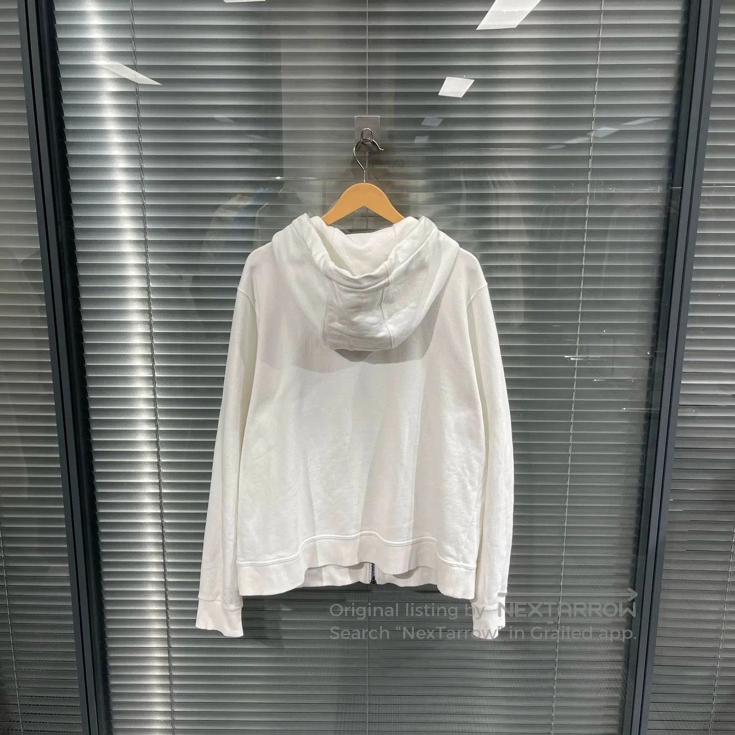 Burberry White Zip-Up Hoodie with Embroidered Logo. Size US XL / EU 56 / 4 - 2 Thumbnail