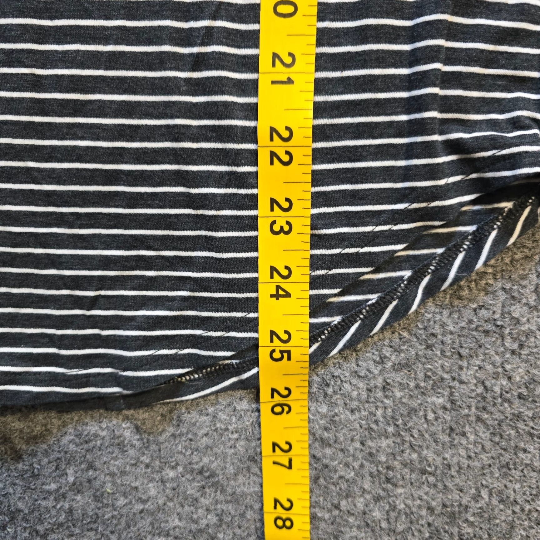 Lululemon Lululemon T-Shirt Womens Size 4 Black White Striped Love Tee Short Sleeve V-Neck Capsule Features Breathable Lightweight Stretch Regular Size S / US 4 / IT 40 - 5 Thumbnail