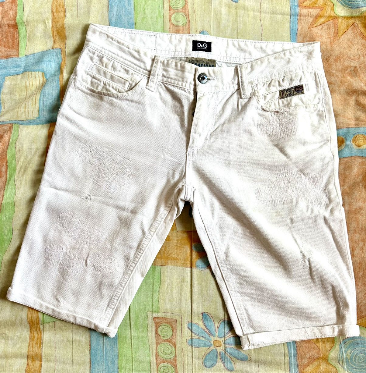 Dolce & Gabbana D & G white distressed denim knee-length shorts Size US 31 - 1 Thumbnail