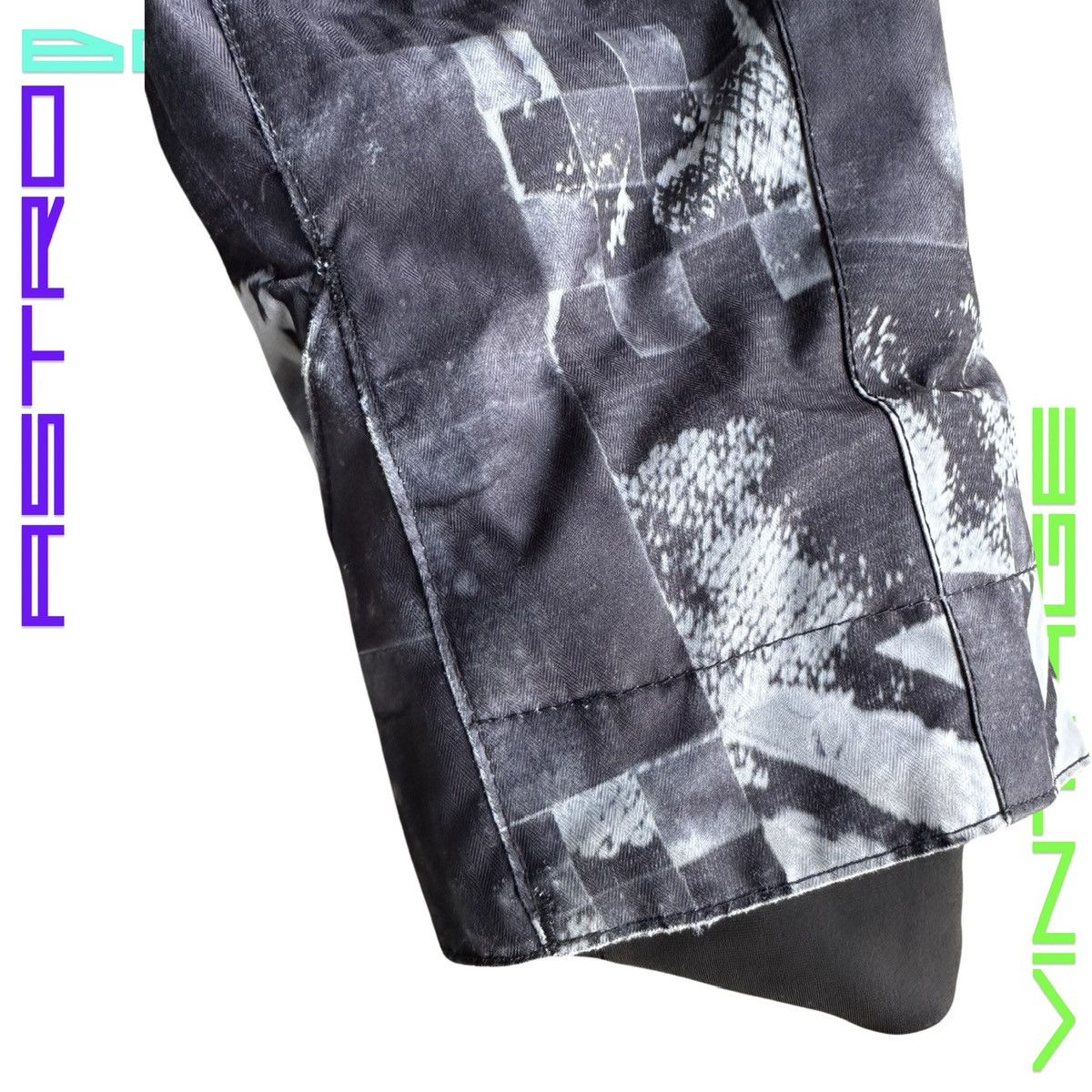Quiksilver QUICKSILVER ABSTRACT CHECKERBOARD LOGO SKI JACKET_SMALL Size US S / EU 44-46 / 1 - 11 Thumbnail