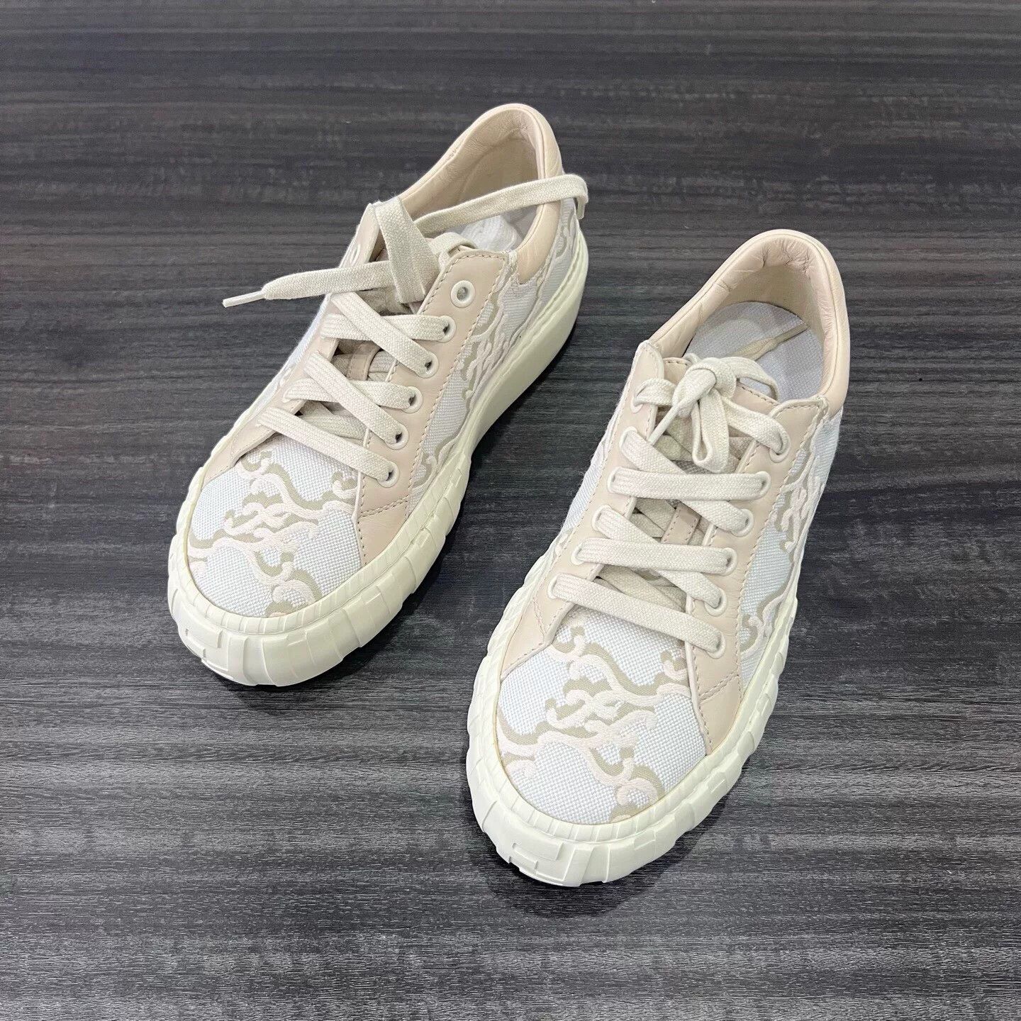 Fendi Fendi Beige Lowtop Sneakers us_6 Women Size US 6 / IT 36 - 1 Thumbnail
