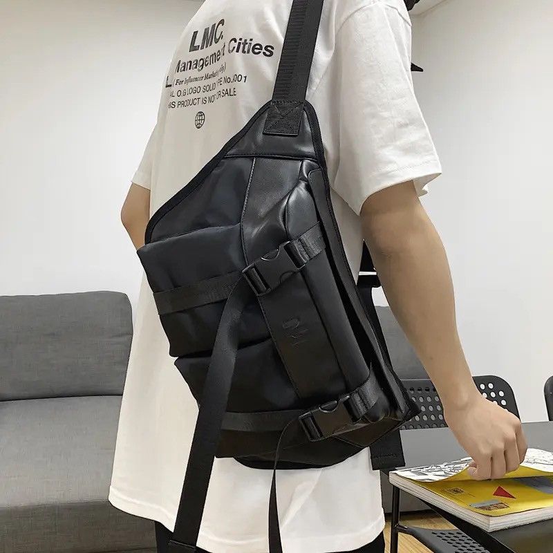 Japanese Brand Black Messenger Bag Size ONE SIZE - 2 Thumbnail
