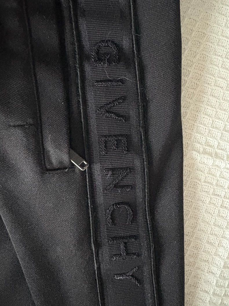 Givenchy Givenchy SizeXL Logo Shorts Size US 30 / EU 46 - 2 Thumbnail