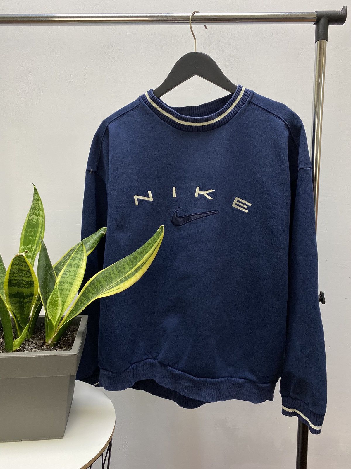 Vintage Y2K Nike 90s Big Center Logo Swoosh Sweatshirt Size US L / EU 52-54 / 3 - 1 Thumbnail