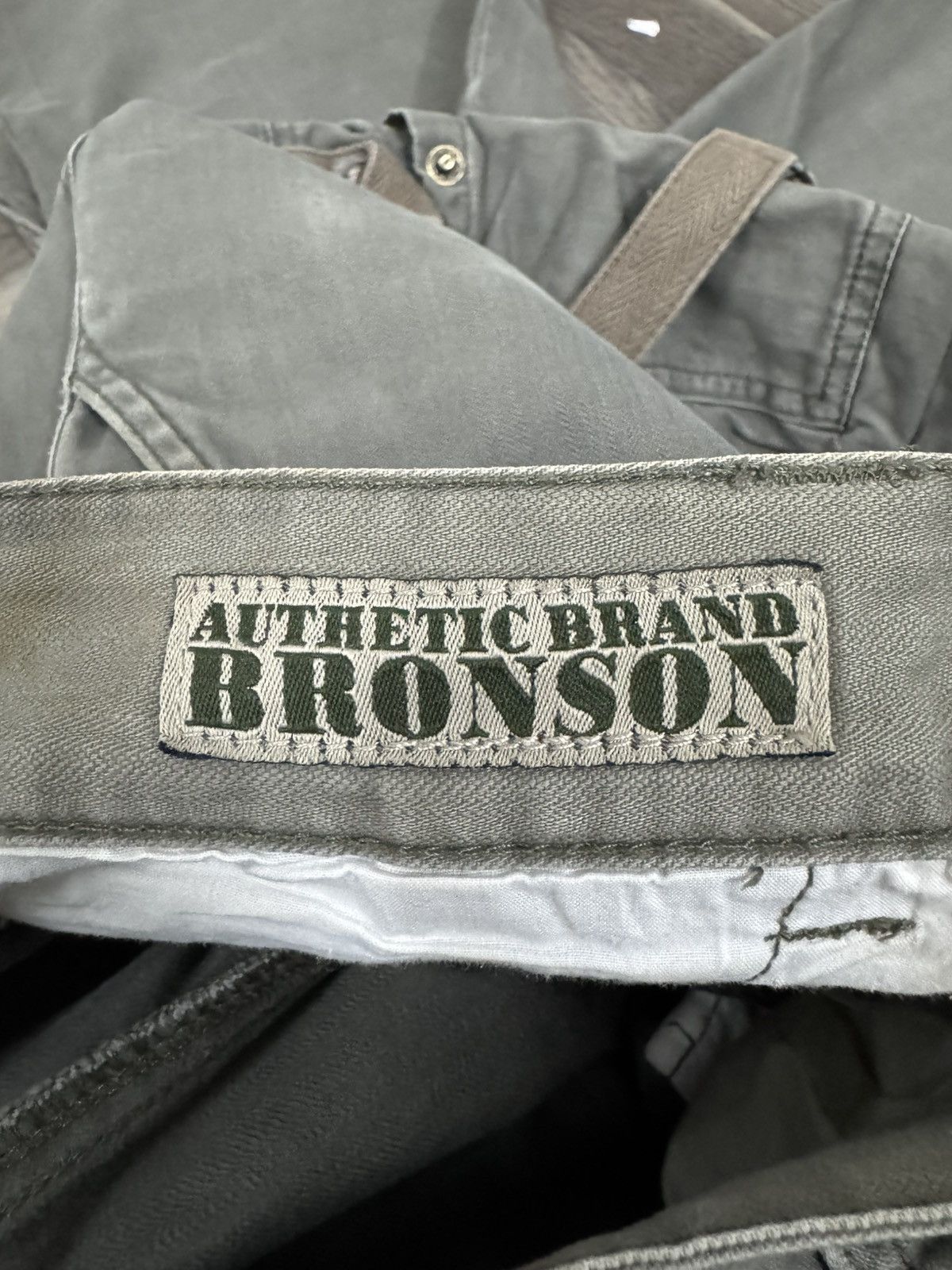 Vintage Vintage Bronson Cargo Pants 1990s Size US 31 - 10 Thumbnail