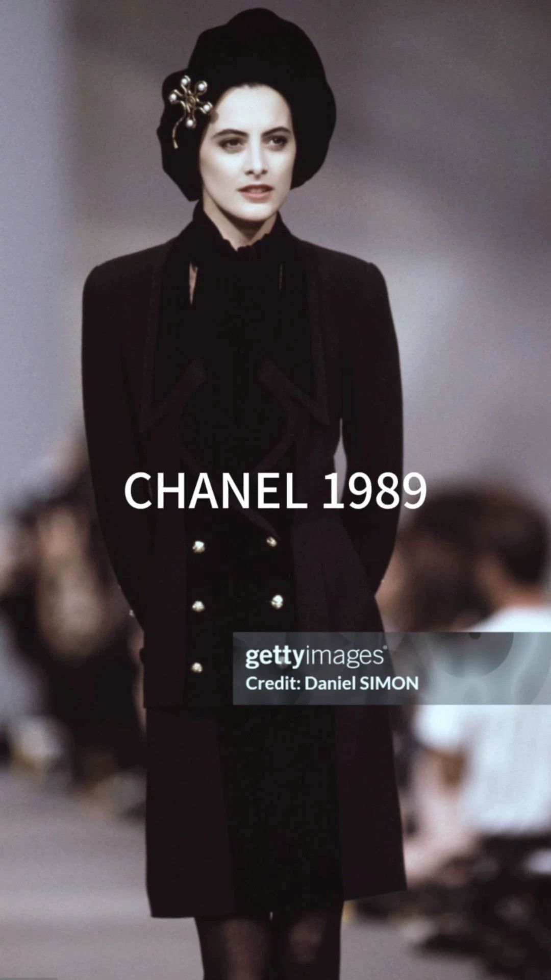 Chanel CHANEL 1989 Silk - Velvet Wool Waist - Cinch Long Jacket Black Gold Size S / US 4 / IT 40 - 1 Thumbnail