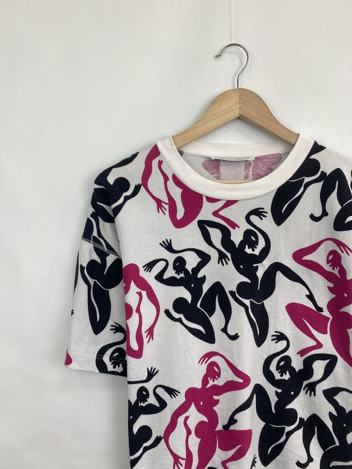 Vintage 🇫🇷 Vintage 90s Joseph Tricot Aboriganal Dance Girl Tits Tee Size L / US 10 / IT 46 - 2 Thumbnail