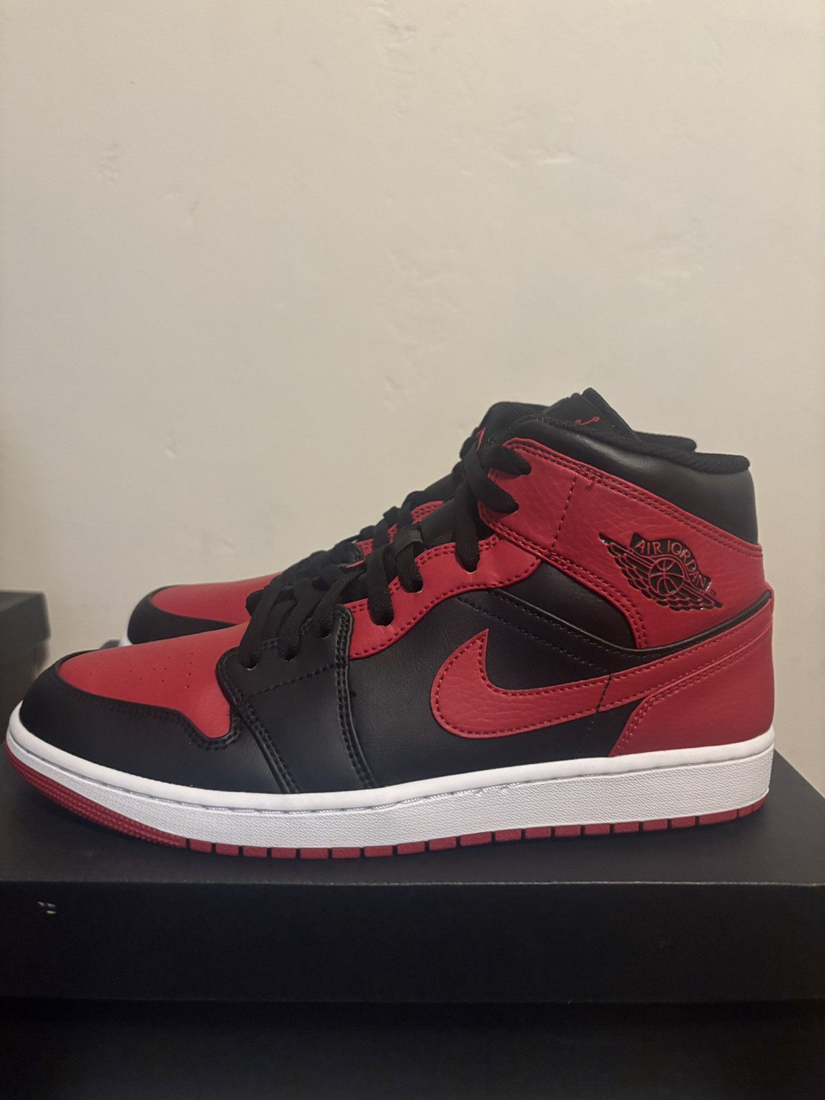 Other Air Jordan 1 Mid "Banned" Size US 11 / EU 44 - 4 Thumbnail