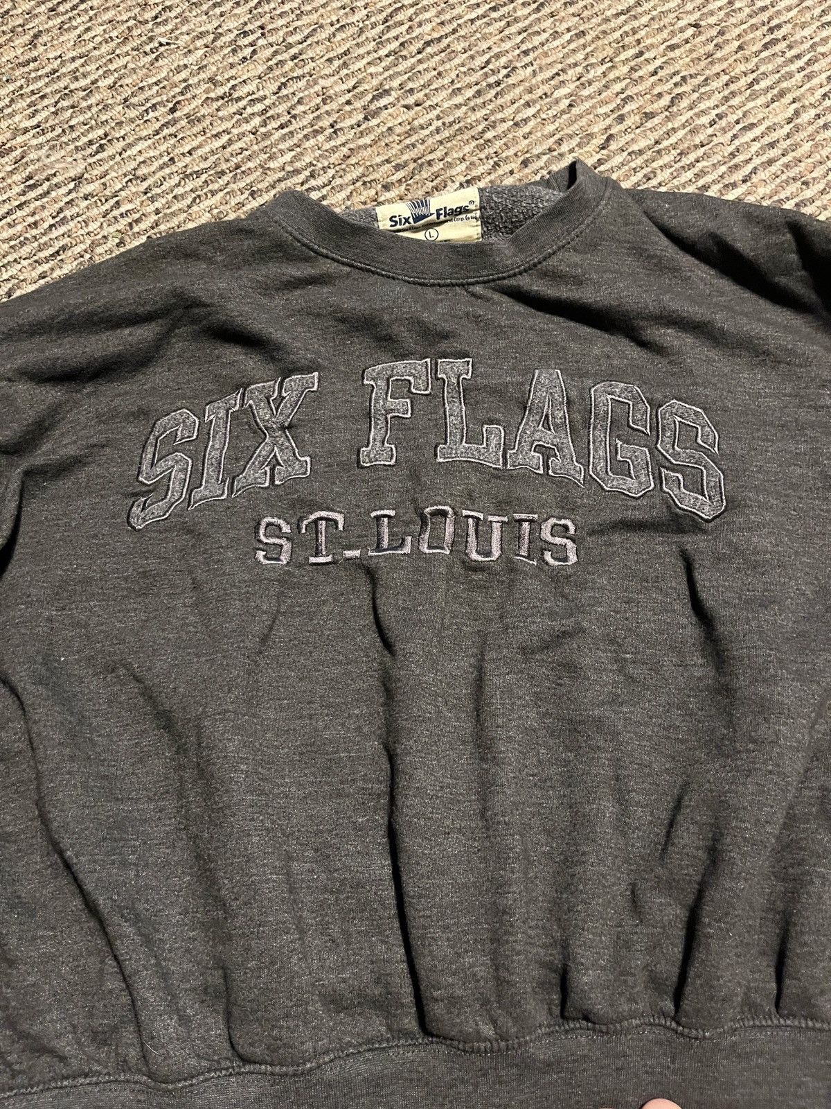 Vintage Vintage Six Flags Crewneck Size L / US 10 / IT 46 - 1 Thumbnail