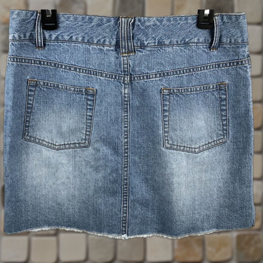 Denime VINTAGE Blue jean mini Skirt 10 fringe Light denim 32” Waist Pockets 90s Y2K Boho Hippie Women Skirt Mens? Size 32" / US 10 / IT 46 - 1 Thumbnail
