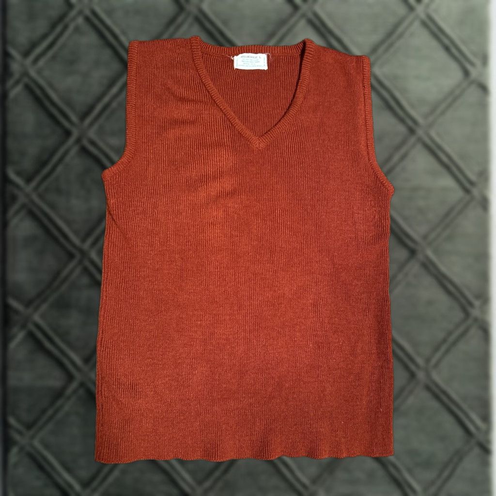 Vintage VINTAGE 60s 100% Acrylic Soft Knit Burgundy Red Sweater Vest V Neck Large S Red Shirt? Size S / US 4 / IT 40 - 1 Thumbnail
