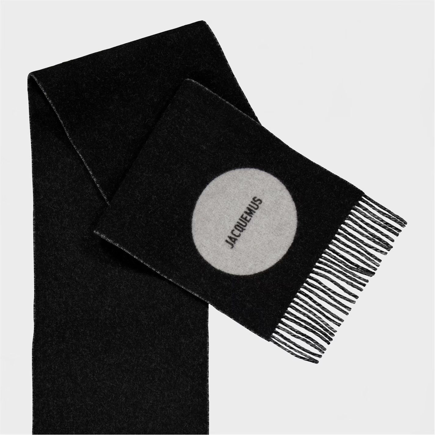 Jacquemus o1g2r1mq0426 Size: OS / Knitted Scarf in Black Size ONE SIZE - 3 Thumbnail