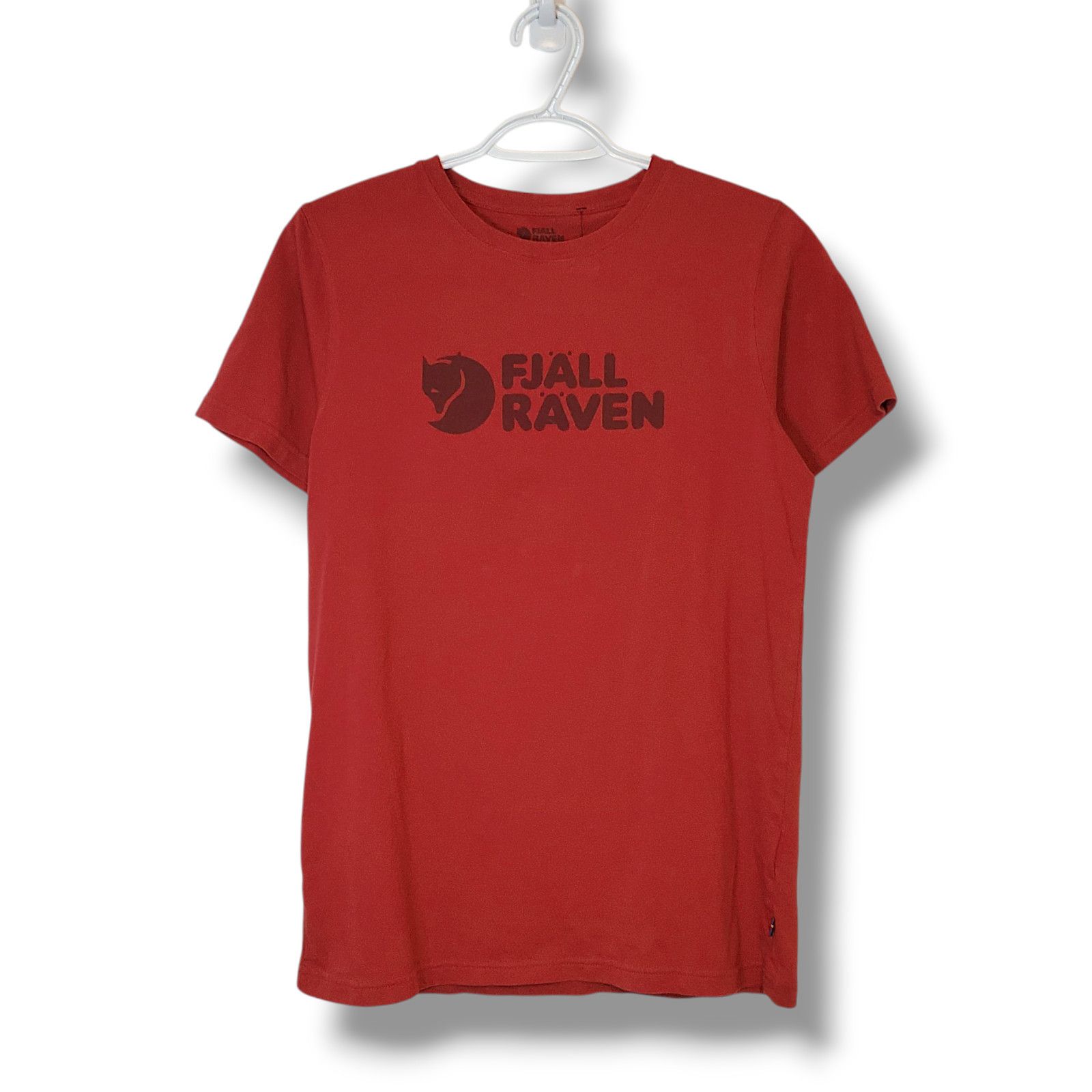 Fjallraven Fjallraven Logo Spell Out Graphic Shirt Red Size S Size US S / EU 44-46 / 1 - 1 Thumbnail