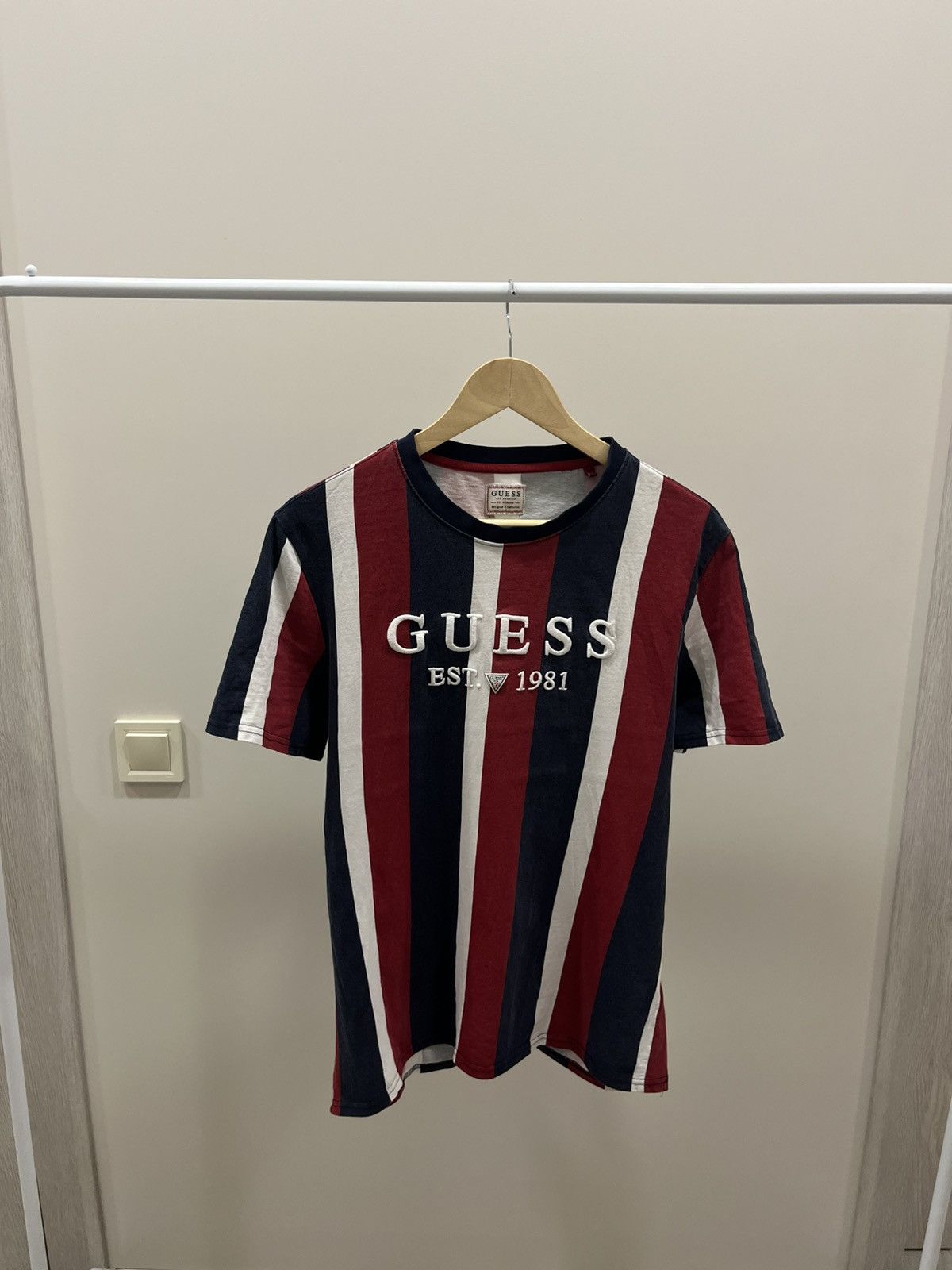 Guess Guess Tshirt embodied size M Size US M / EU 48-50 / 2 - 1 Thumbnail