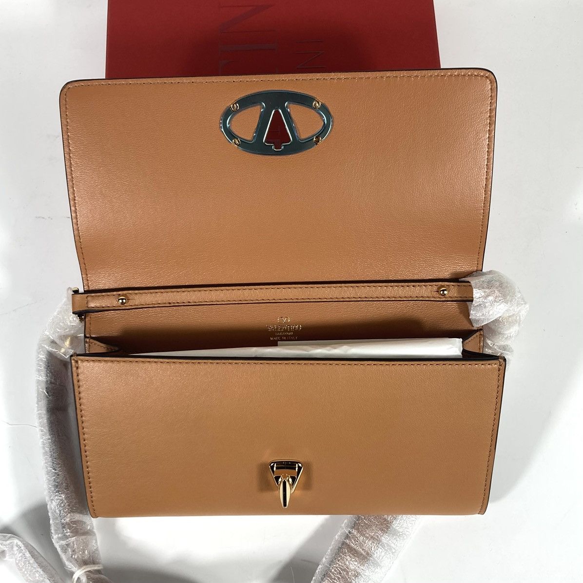 Valentino Valentino Garavani VLOGO Bold Wallet On A Chain Almond Beige Size ONE SIZE - 14 Thumbnail