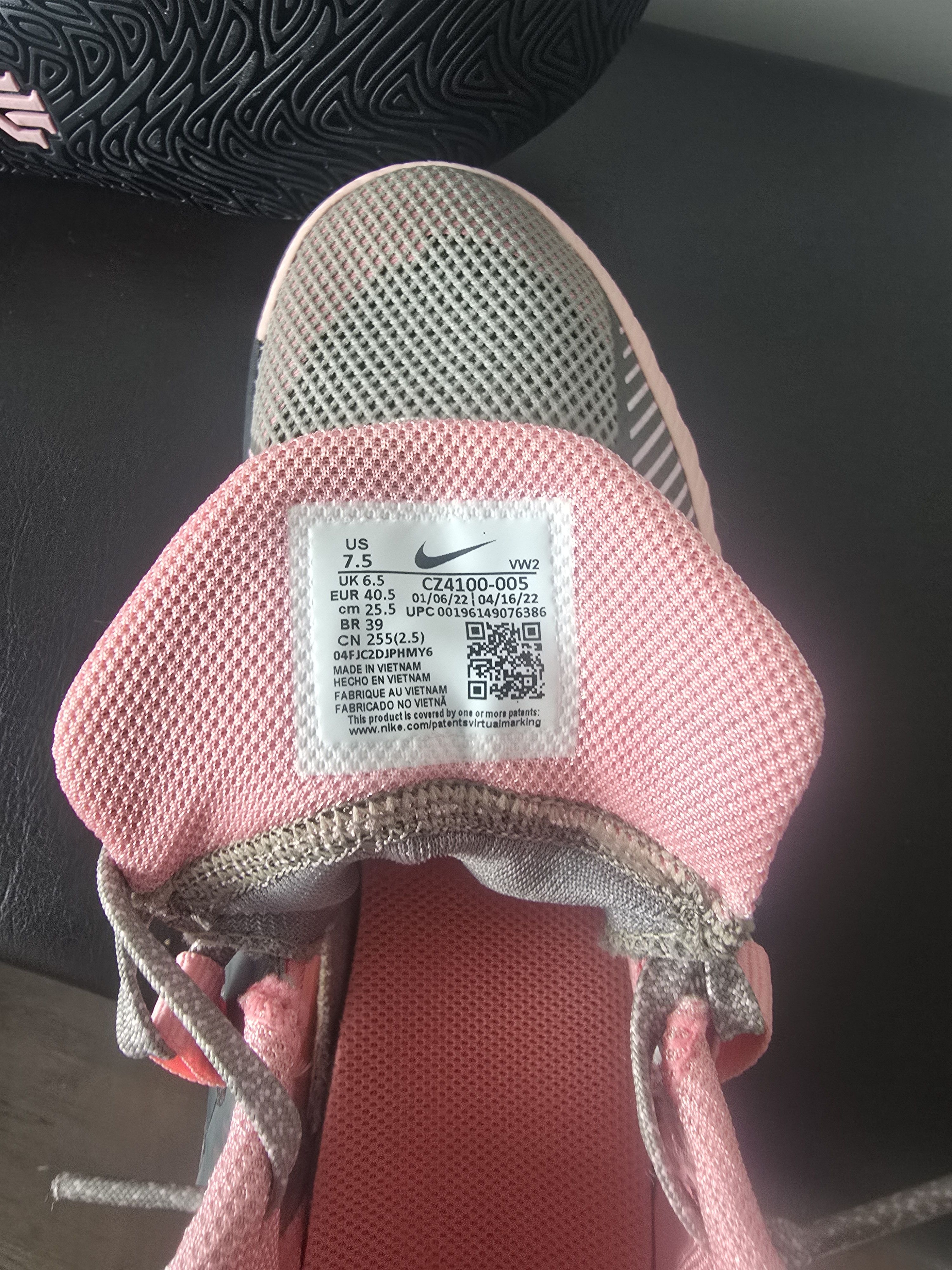 Nike Nike Kyrie Basketball Shoes Grey Coral Kyrie Irving Sneakers Size US 7.5 / IT 37.5 - 7 Thumbnail