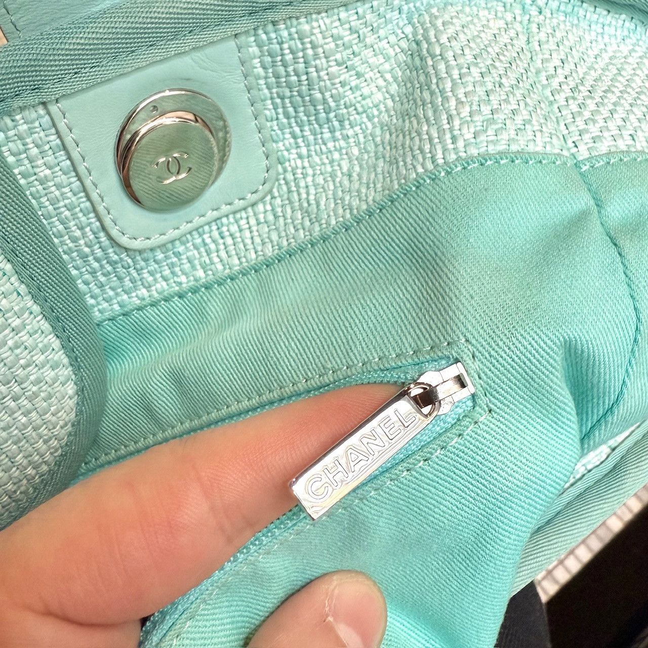 Chanel Chanel Turquoise Woven Straw Large Deauville Tote Bag Size ONE SIZE - 19 Thumbnail