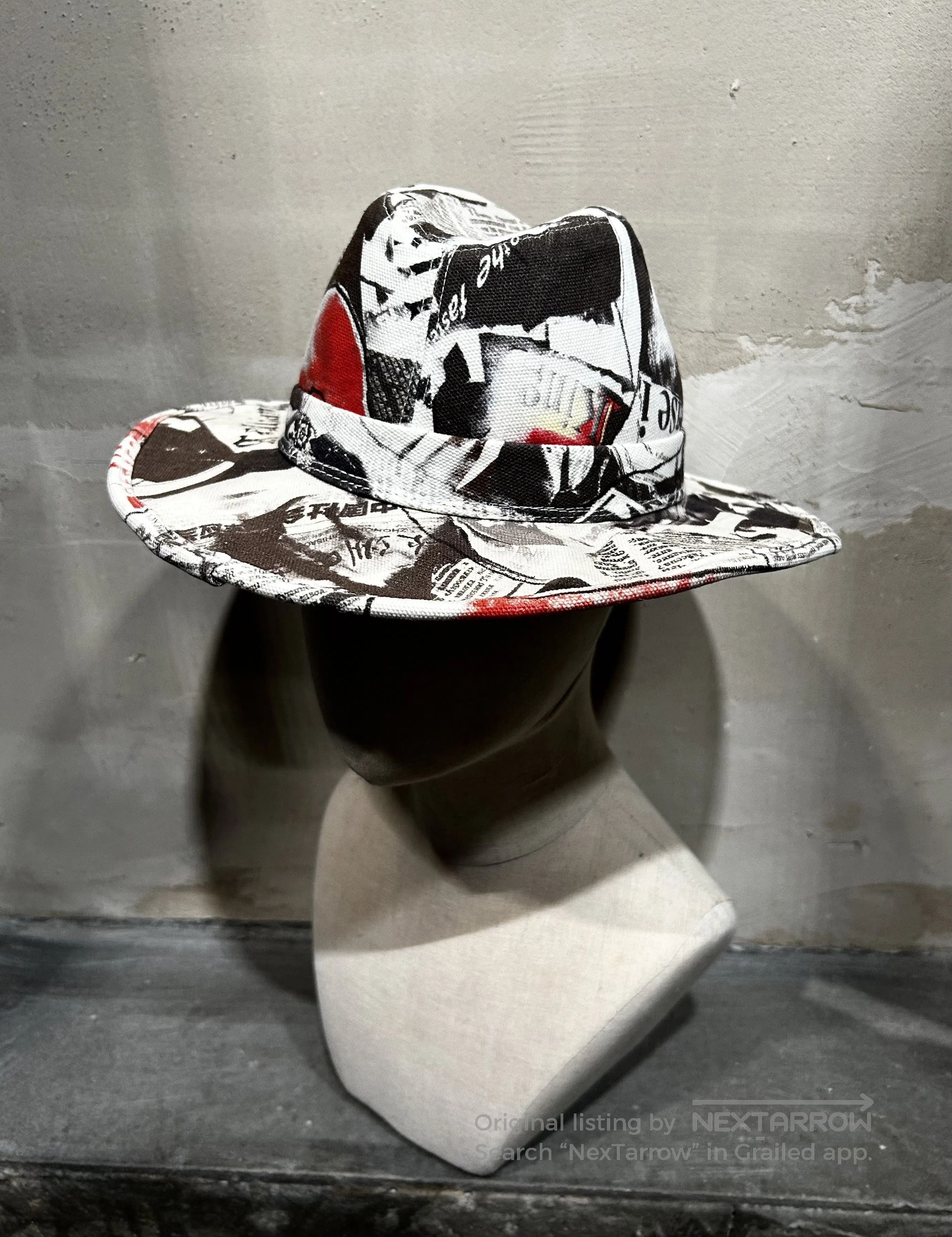 John Galliano John Galliano 00s Newspaper Print Hat. Size ONE SIZE - 1 Thumbnail