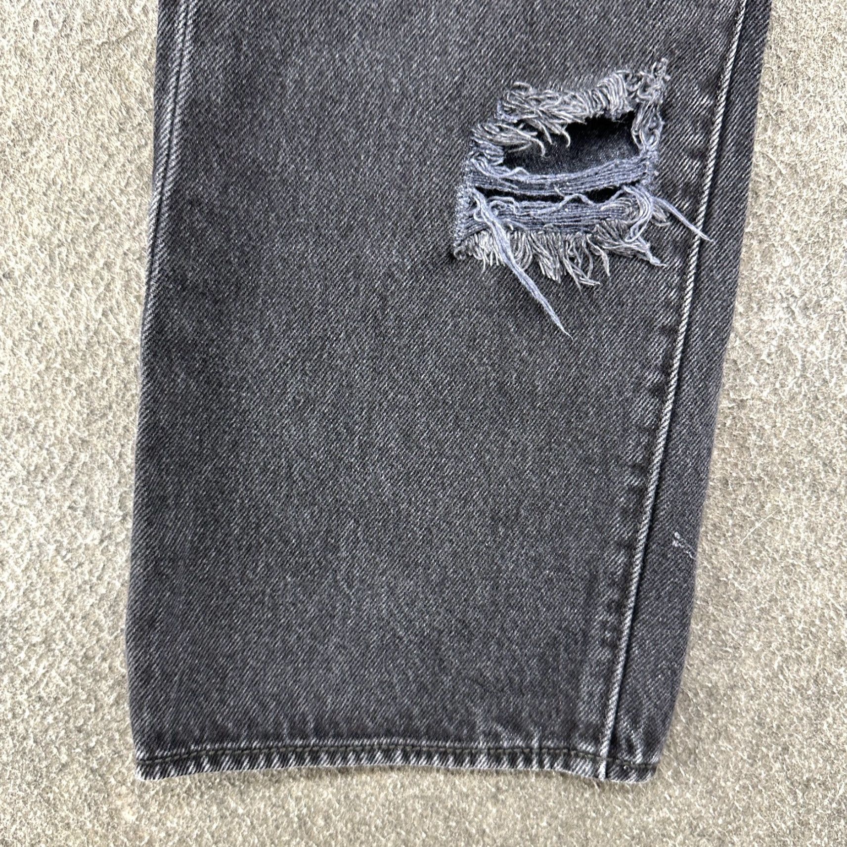 Levi's VINTAGE Levi's 501 Jeans Men 32x32 Black Distressed Straight Regular Denim 5-Pocket USA 80s 90s Hip Hop Cowboy Mens Size US 32 / EU 48 - 7 Thumbnail