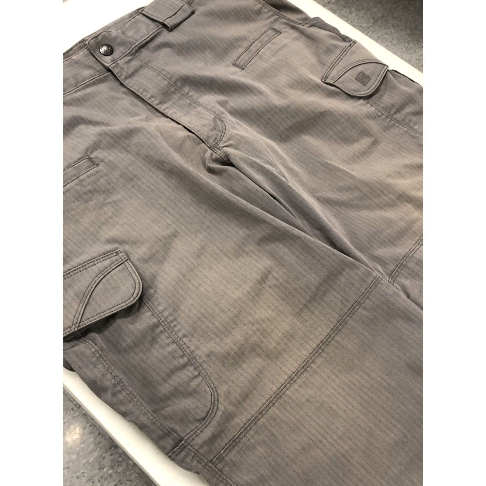 Vintage 5.11 Tactical Series Men 36 x 31 Gray Stripe Cargo Carry Pants Shirt Size US 36 / EU 52 - 7 Thumbnail