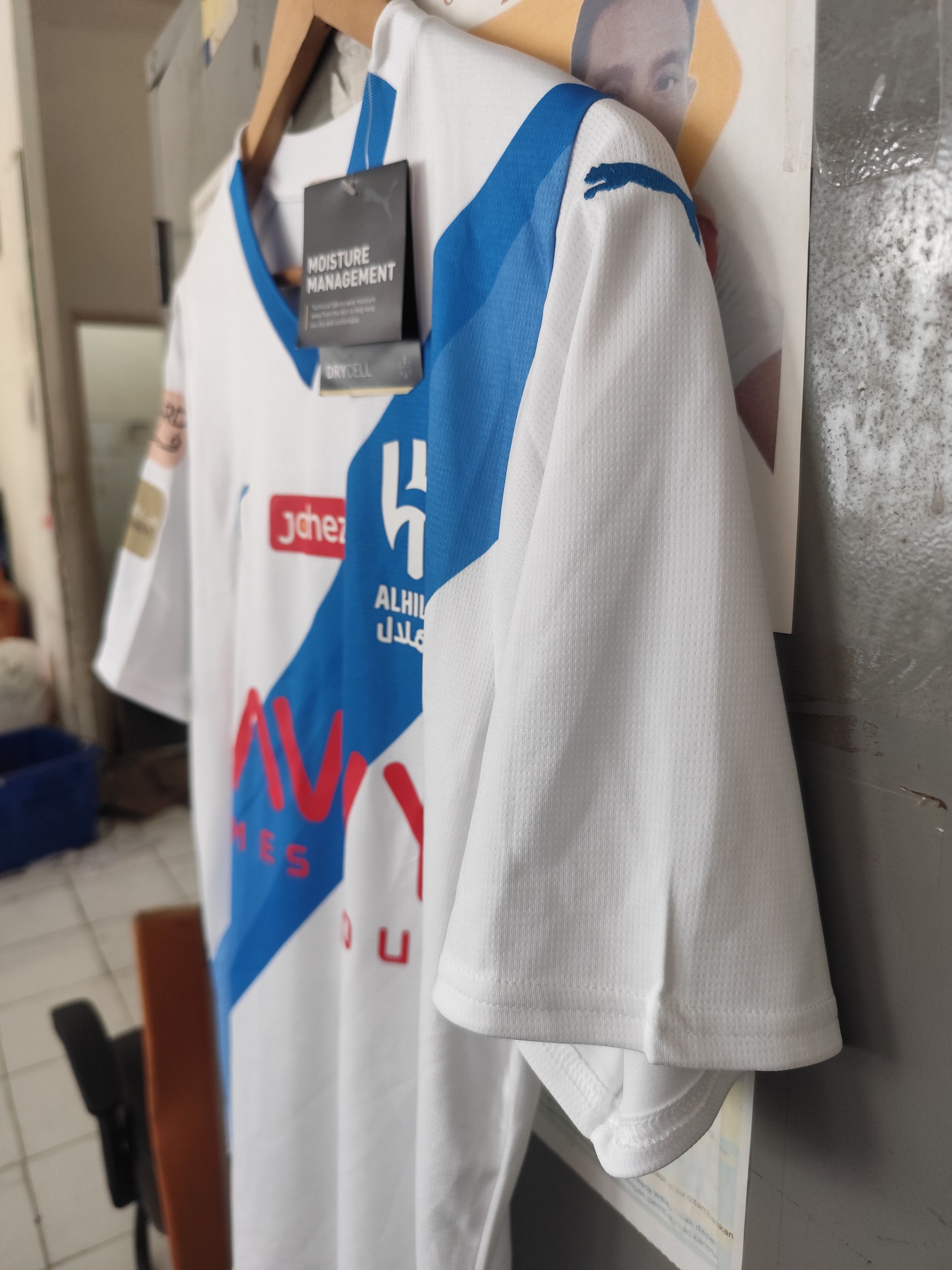 Puma Puma x 2023/24 Al Hilal Neymar #10 Away Jersey Size US M / EU 48-50 / 2 - 9 Thumbnail