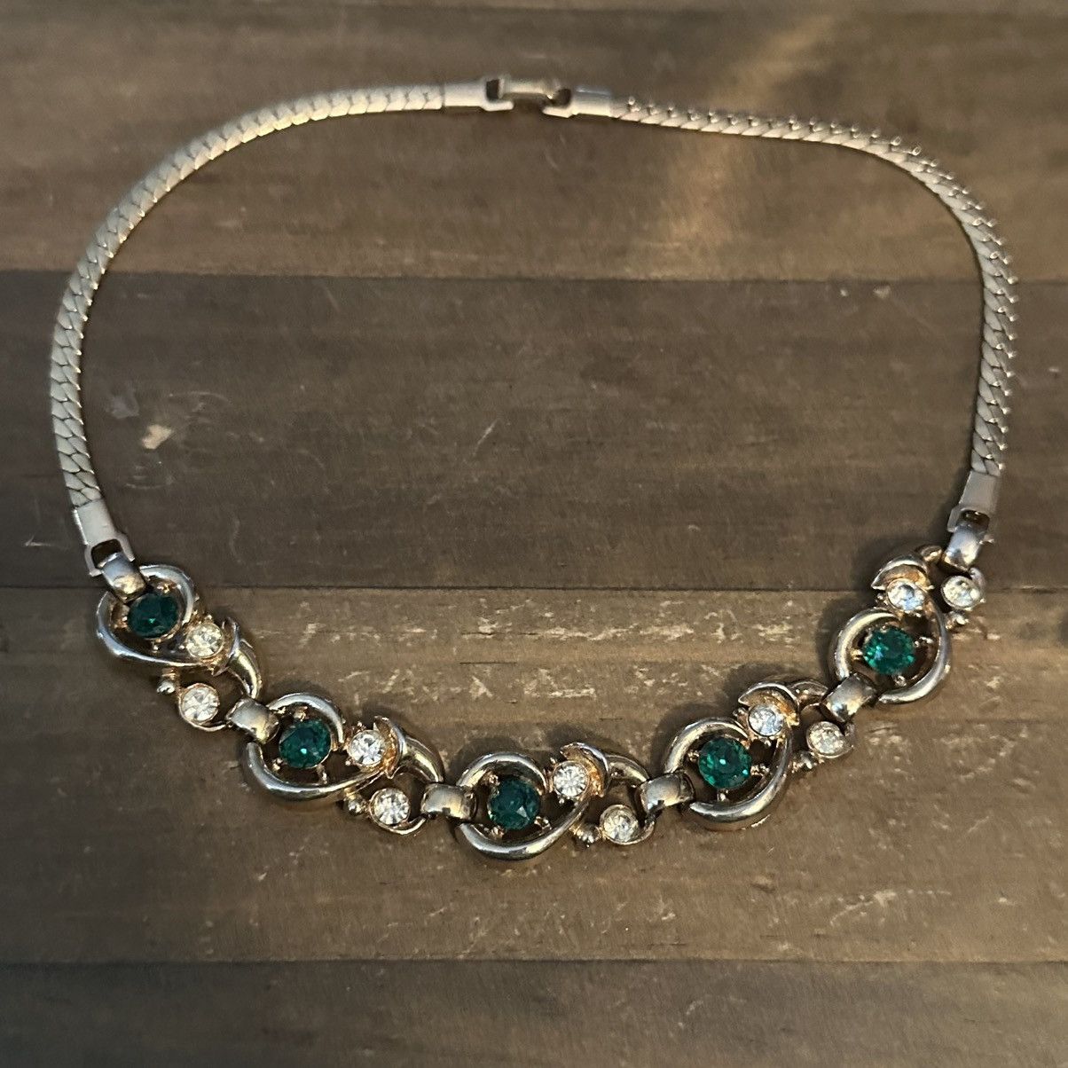 Vintage Vintage gold swirly link w/green & clear rhinestone necklace Size ONE SIZE - 2 Thumbnail