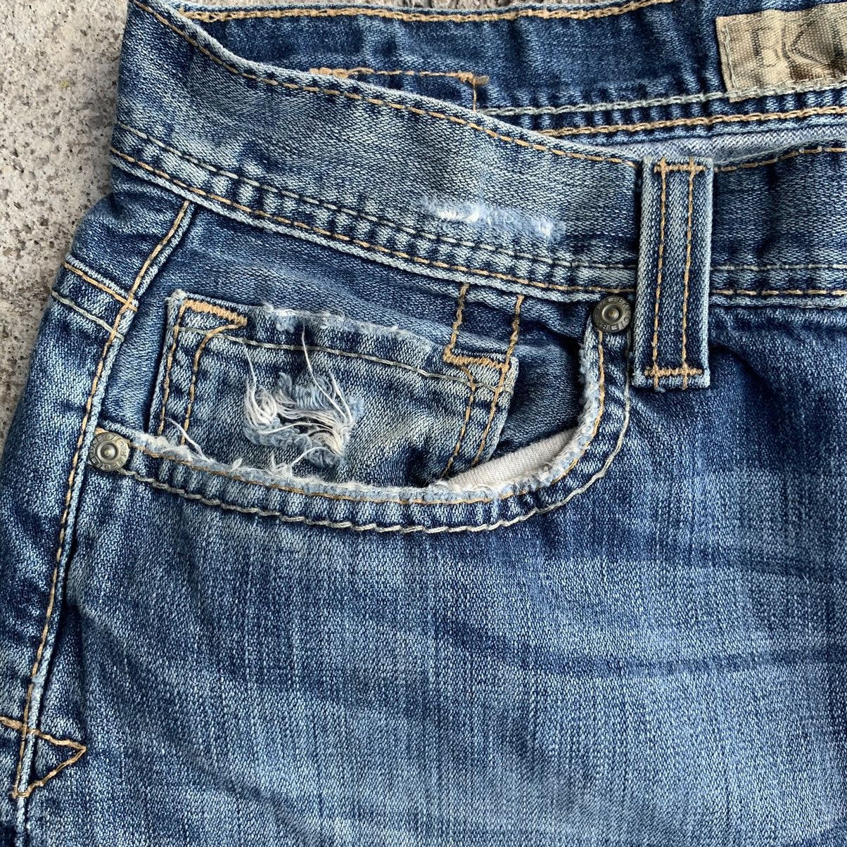 Japanese Brand Vintage BKE Bullet Shot Hole Distressed Denim W34 Size US 34 / EU 50 - 9 Thumbnail