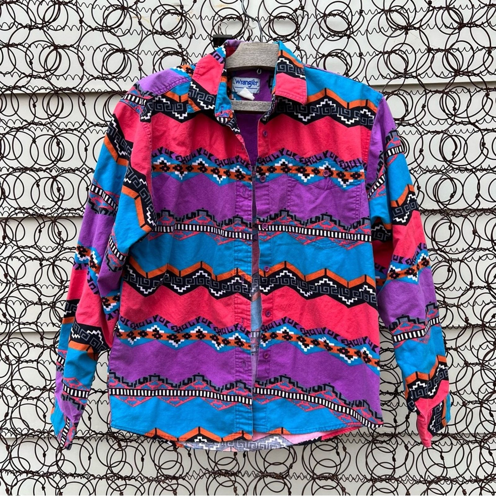 Wrangler Wrangler Neon Aztec Southwest Stripe Boho long sleeve shirt Size M / US 6-8 / IT 42-44 - 1 Thumbnail