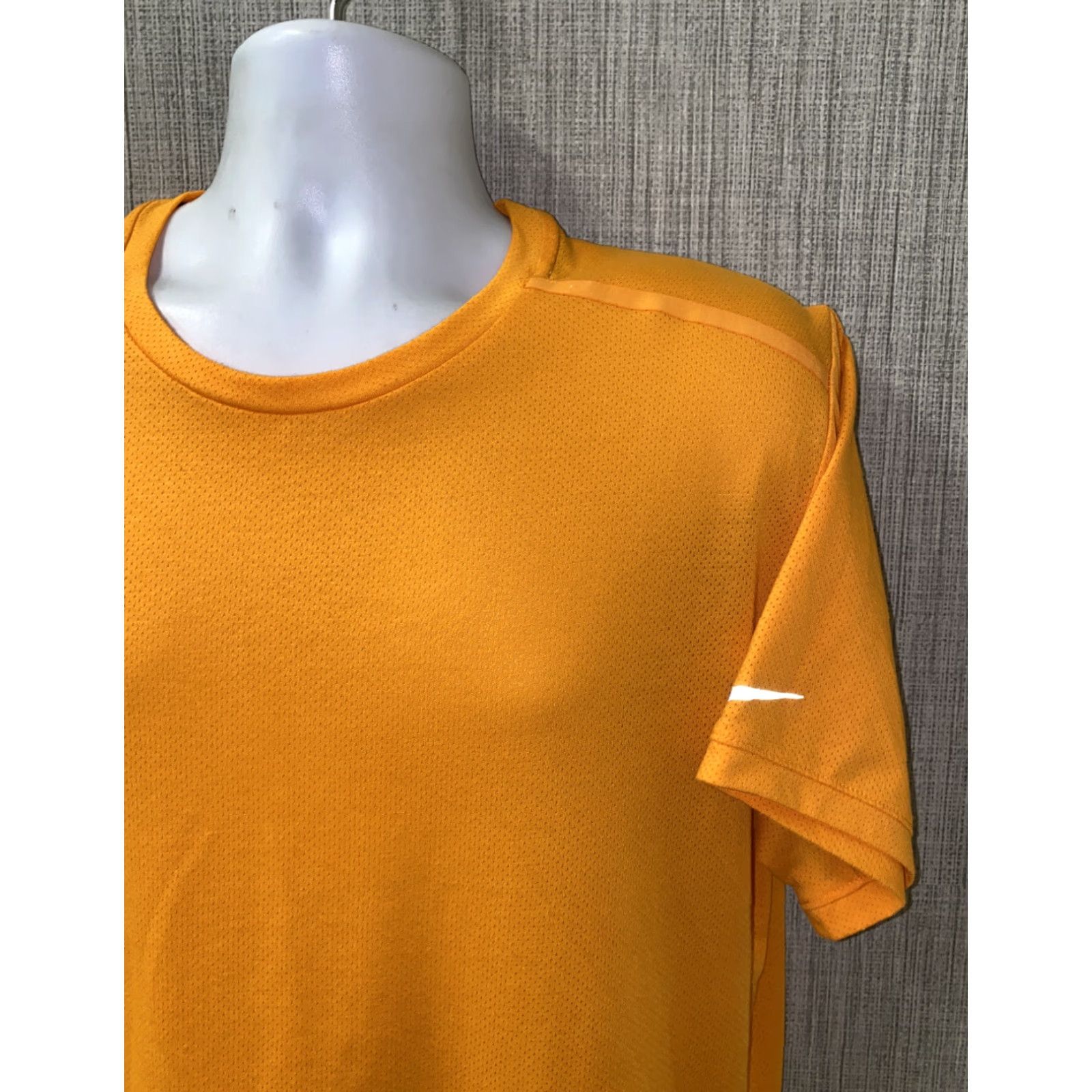 Nike Nike Mens T-Shirt Short Sleeve Orange Dri-Fit XL Size US XL / EU 56 / 4 - 2 Thumbnail