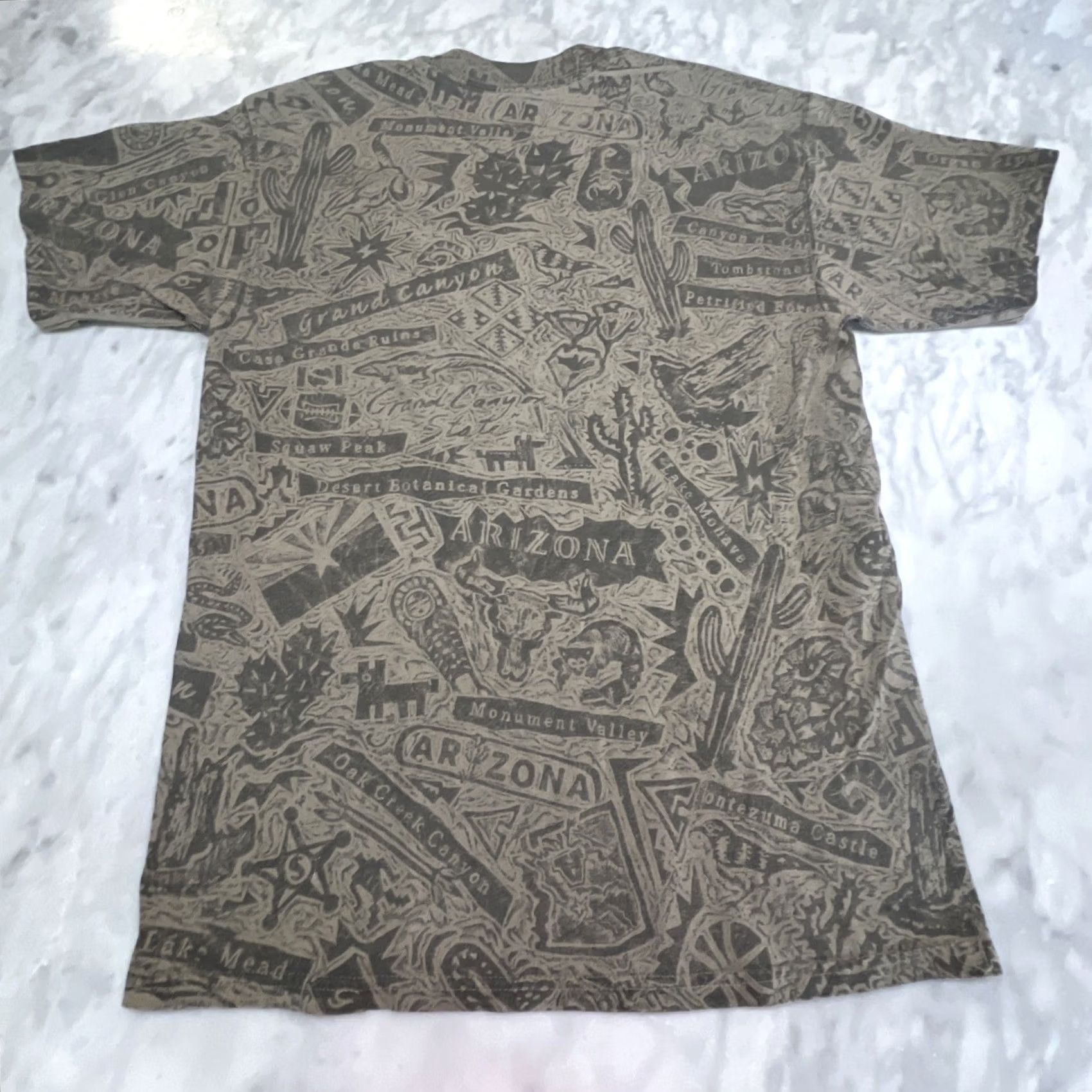 Gildan VINTAGE Arizona Geography T Shirt Large Allover Print Grand Canyon Tombstone Southwestern Green 1990s Gildan Cotton Short Sleeve Mens/Large Size US L / EU 52-54 / 3 - 5 Thumbnail