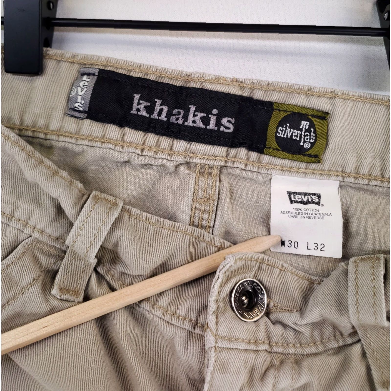Levi's VINTAGE Levi's VTG 90s Khakis Silvertab Baggy Pants Mens 30 x 32 Beige Chino 30 x 30 Actual Mens Size US 30 / EU 46 - 3 Thumbnail