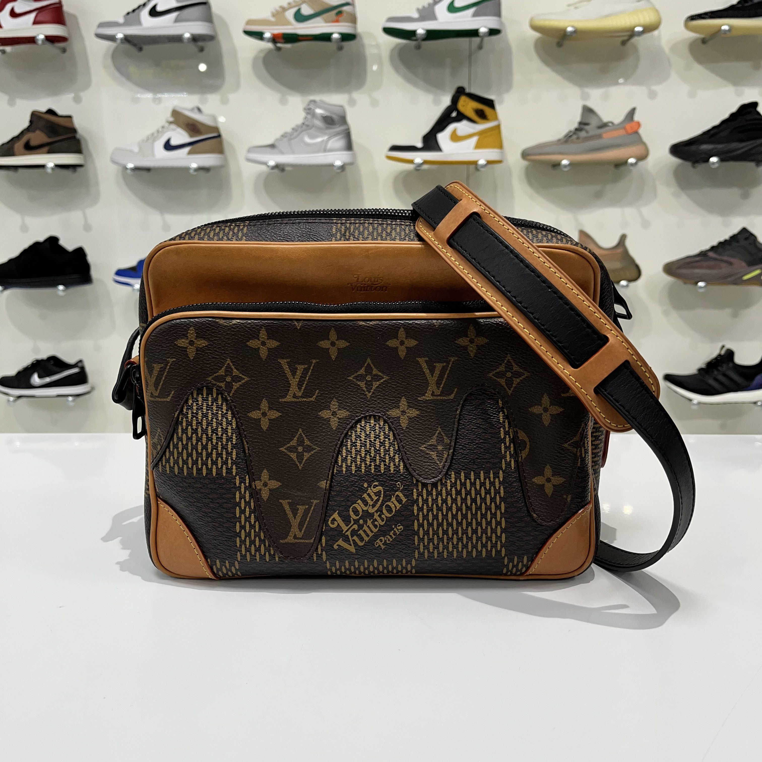 Louis Vuitton × Nigo × Virgil Abloh Louis Vuitton Virgil Abloh x Nigo Nil Messenger Giant Brown Size ONE SIZE - 1 Thumbnail
