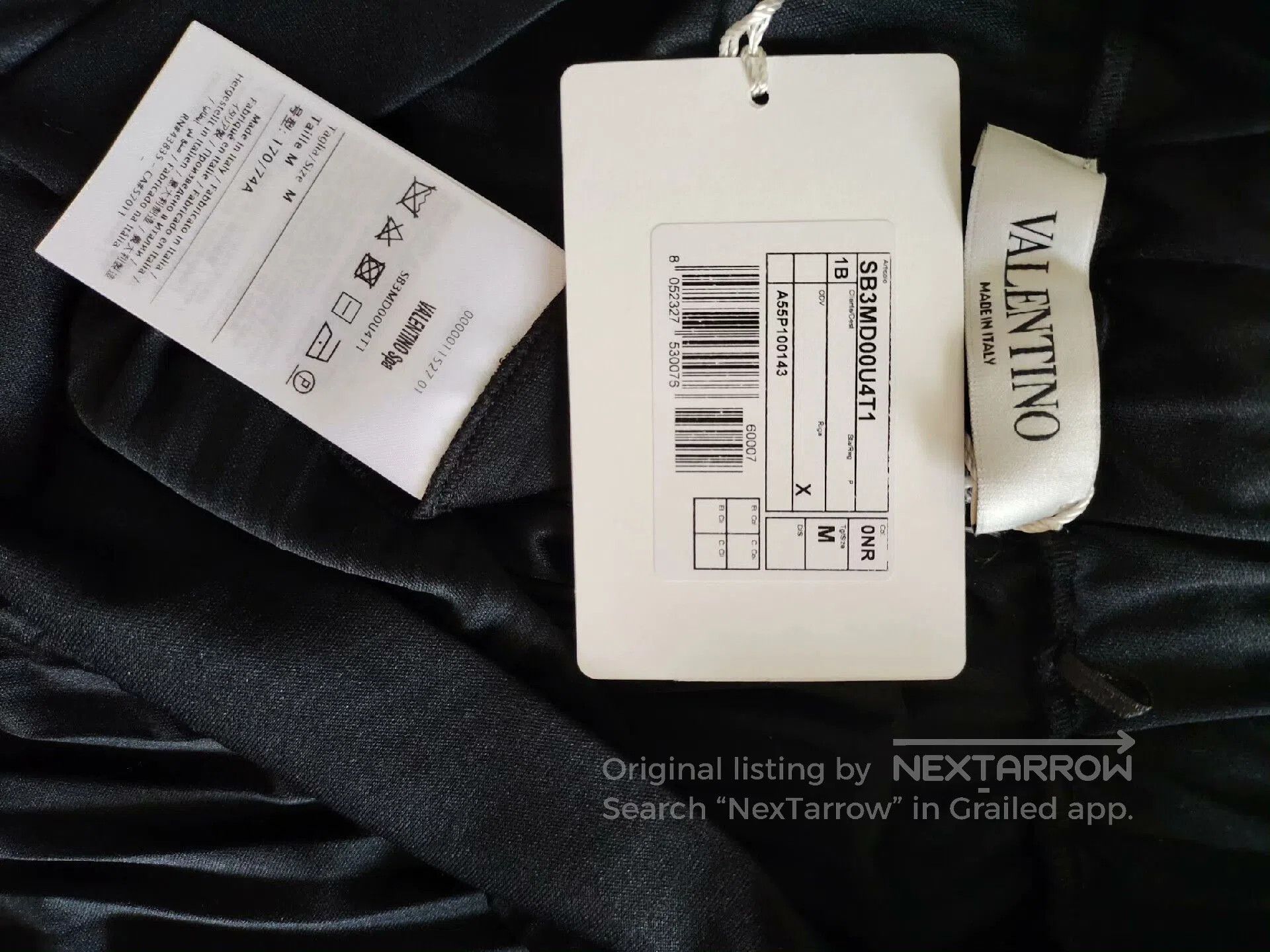 Valentino Valentino Black Pleated Skirt with Red Logo. Size US 29 - 4 Thumbnail