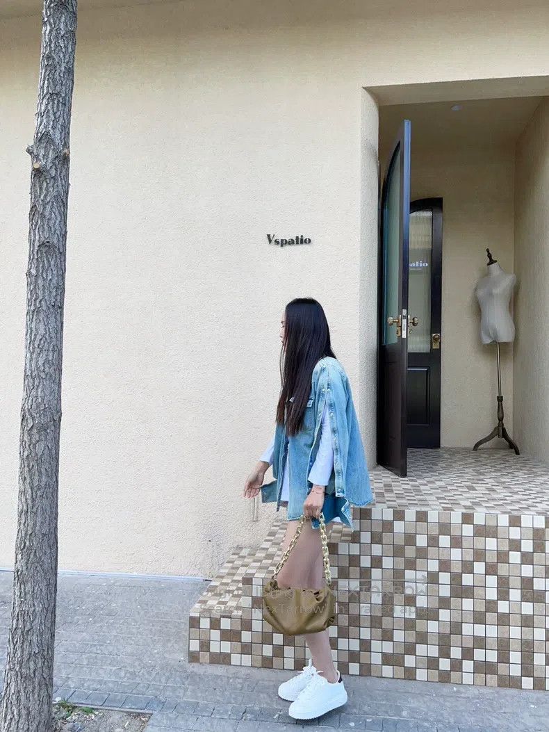 Valentino Valentino Denim shirt jacket and cape feel like two wears Size S / US 4 / IT 40 - 3 Thumbnail