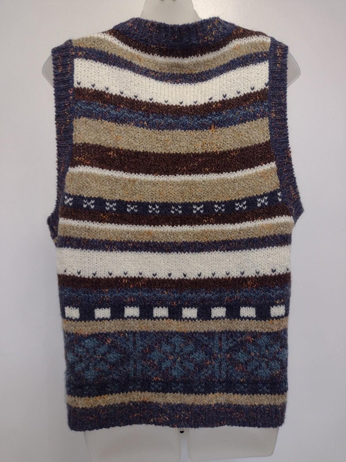 St. Johns Bay VTG St Johns Bay Wool Sweater Vest Geometric Knit Taiwan M Size M / US 6-8 / IT 42-44 - 4 Thumbnail