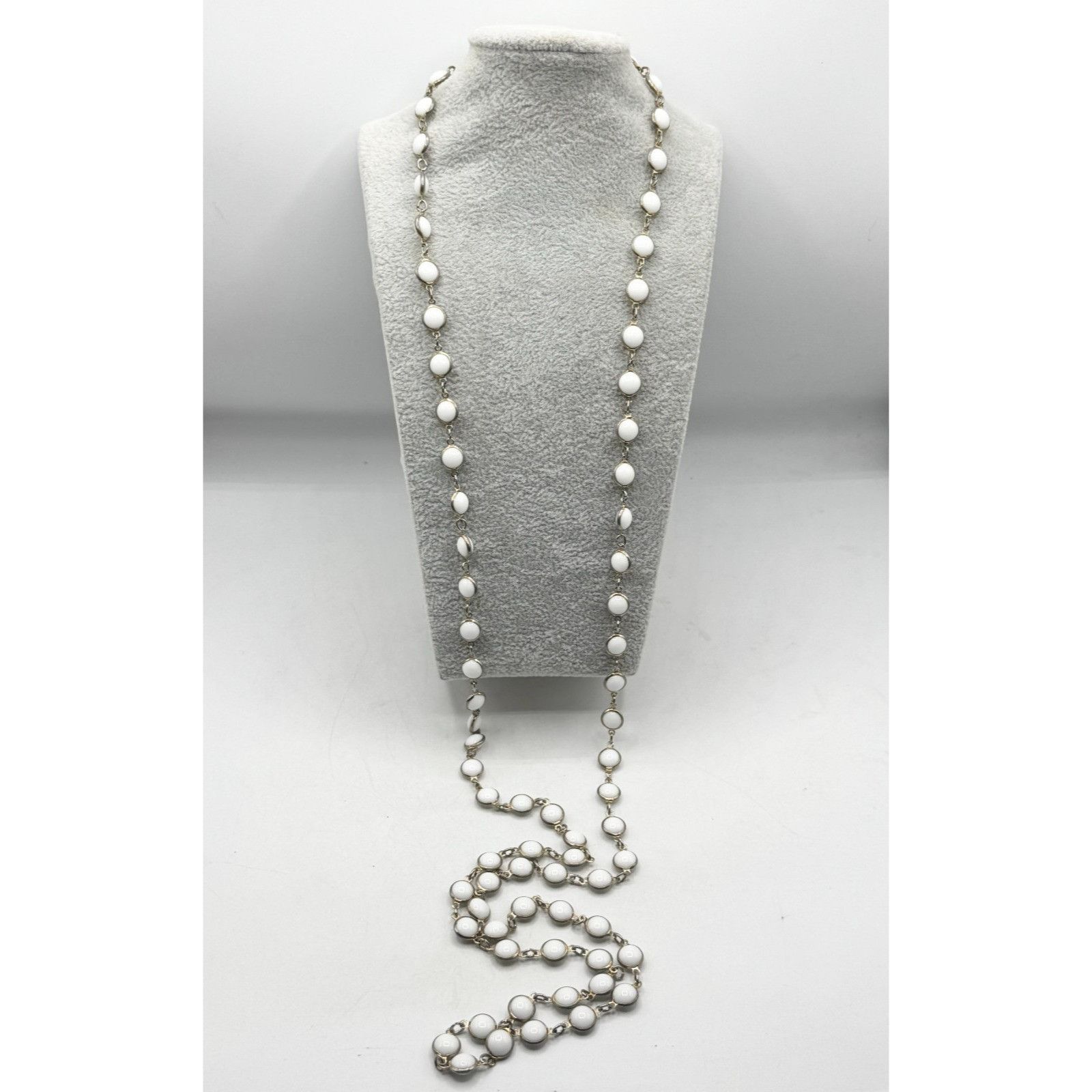 Vintage Vintage milk glass beaded chain necklace Size ONE SIZE - 1 Thumbnail