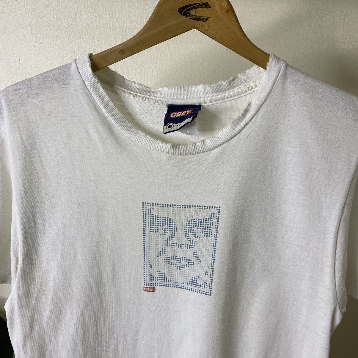 Obey Vintage Y2K Obey Skateboard Box Logo Distressed Skater Tee Size US S / EU 44-46 / 1 - 2 Thumbnail