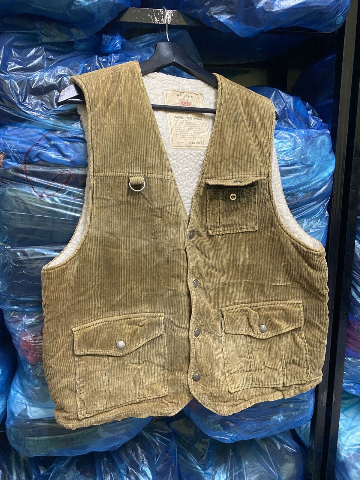 Urban Outfitters VINTAGE ACTIVE UTILITY CORDUROY VEST JACKET Size US XL / EU 56 / 4 - 3 Thumbnail