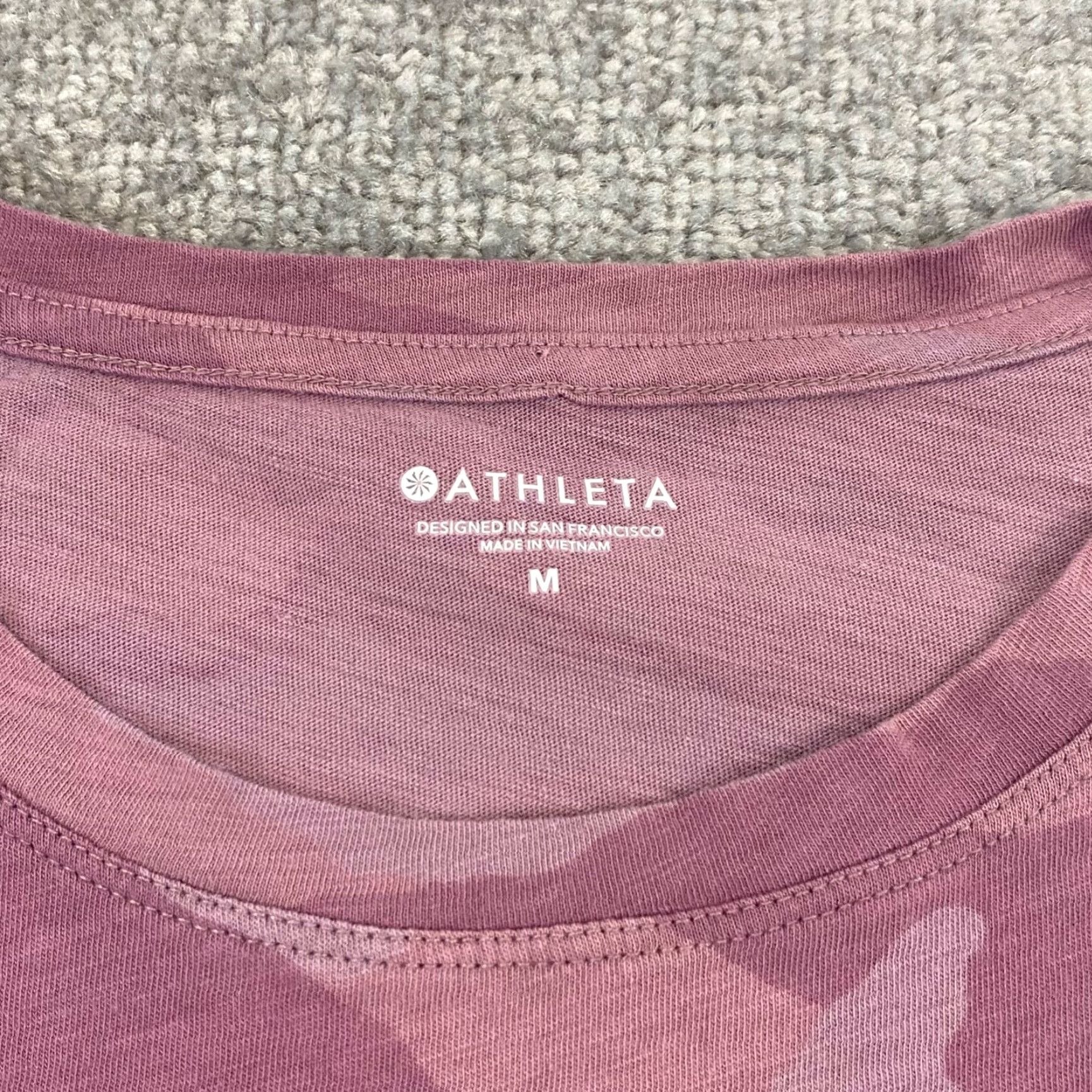 Athleta Athleta Shirt Top Womens M Pink Camouflage Daily Tee Crew Short Sleeve Organic Size M / US 6-8 / IT 42-44 - 2 Thumbnail