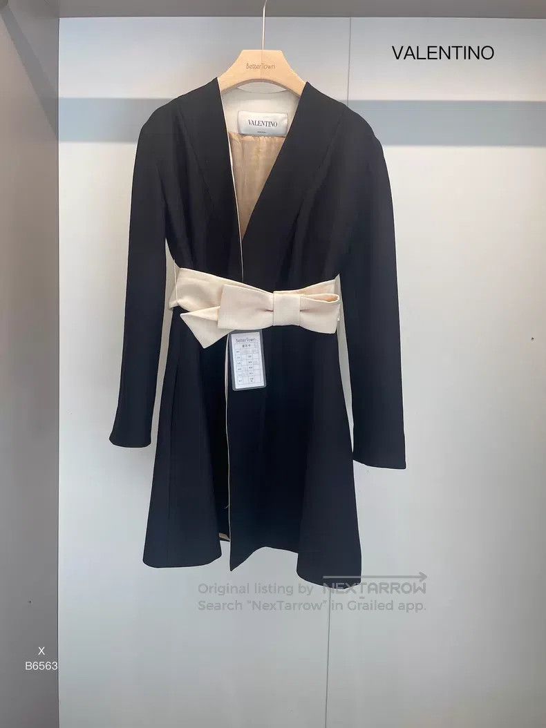 Valentino Valentino Black virgin wool silk long coat Size M / US 6-8 / IT 42-44 - 1 Thumbnail